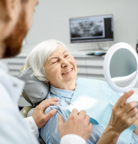 Лучшие зубные протезы: как выбрать