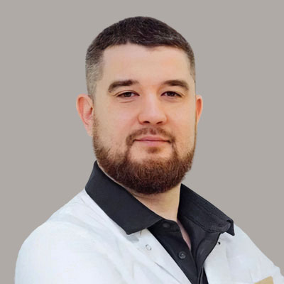 Юнисов Марат Рифатович, главный врач клиники, <br>ведущий специалист по эстетической и функциональной реабилитации, <br>врач стоматолог-ортопед
